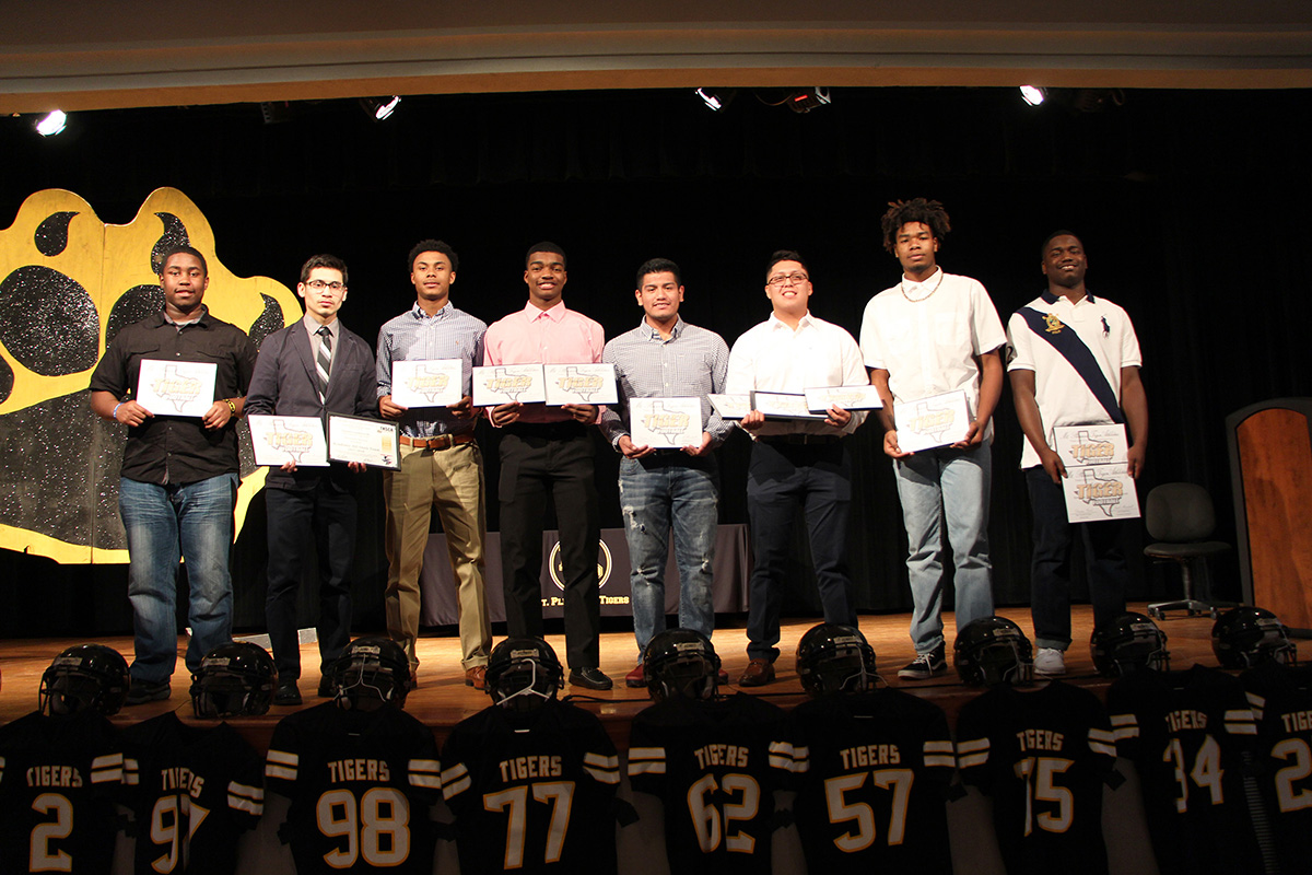 What To Wear To A Football Banquet What To Wear To A Football Banquet