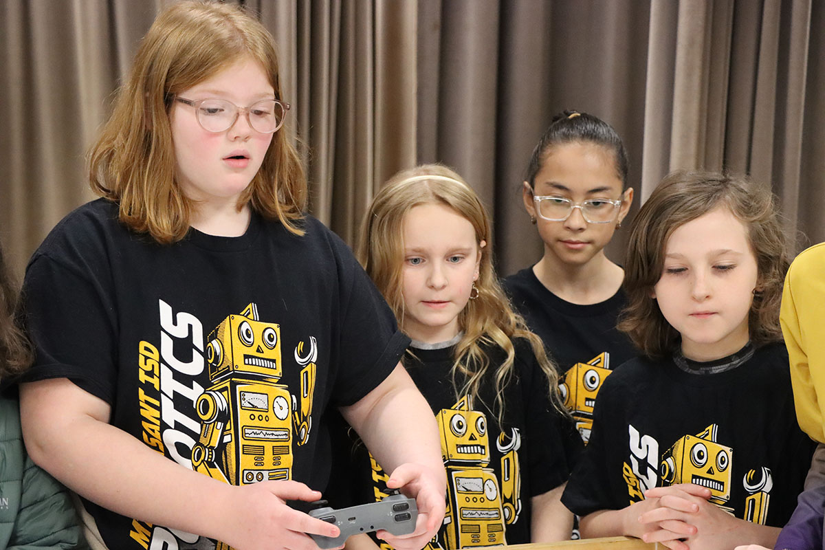 Wallace Middle School Places 2nd In Robotics Competition Mount